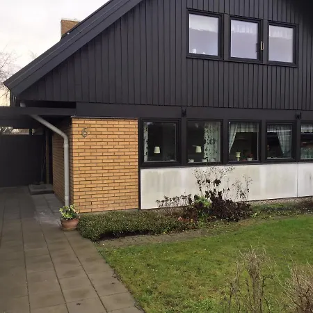 Dubbelrum Med Extrasaeng Pa Markplan I Lugnt Villaomrade * Malmo