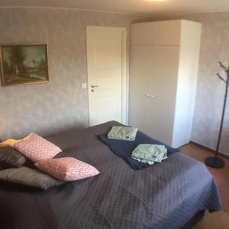 Homestay Dubbelrum Med Extrasaeng Pa Markplan I Lugnt Villaomrade *